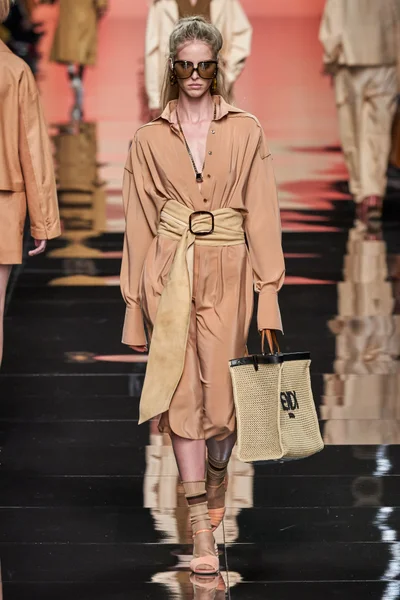 Look 24